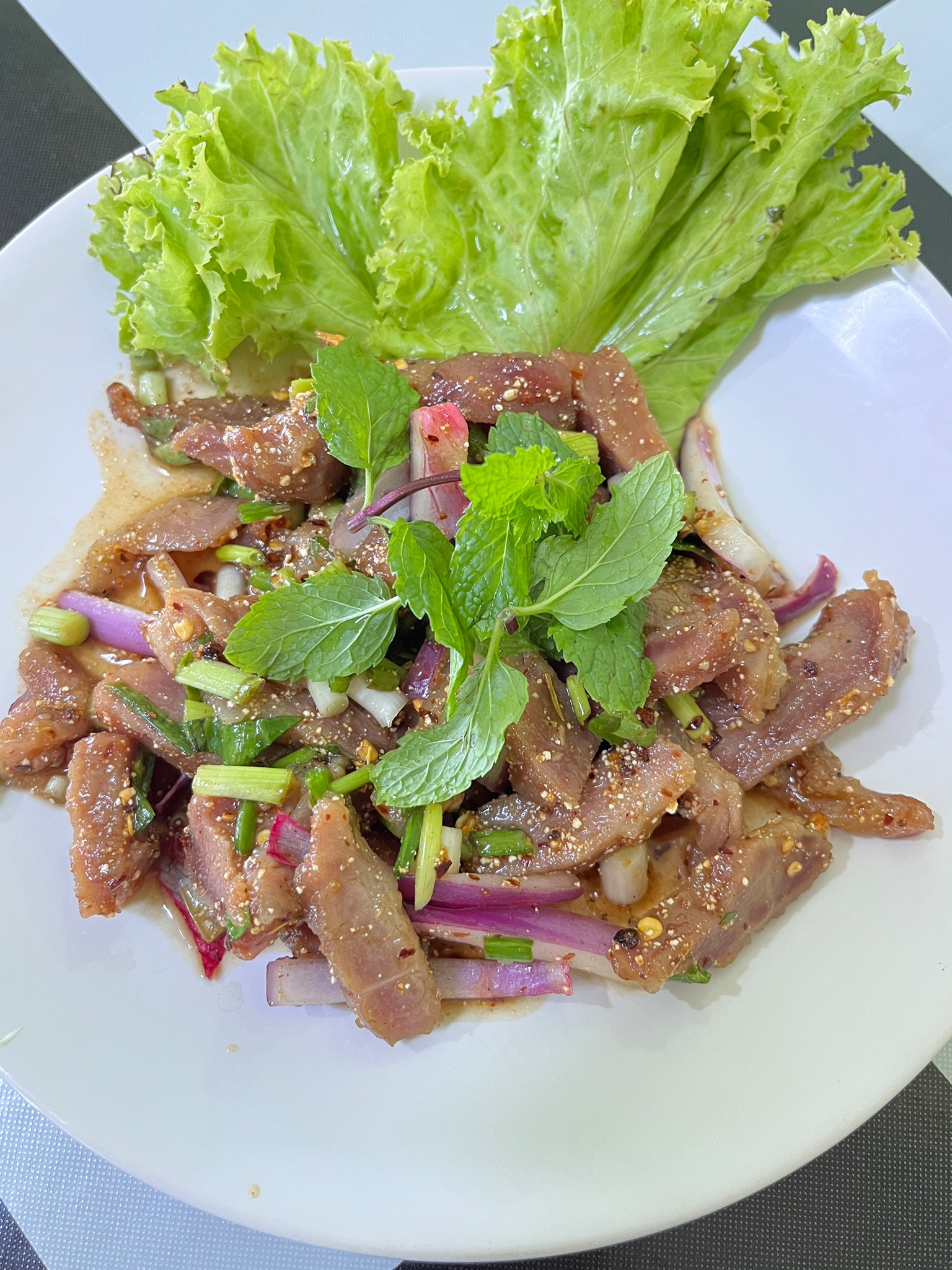 หมูน้ำตก